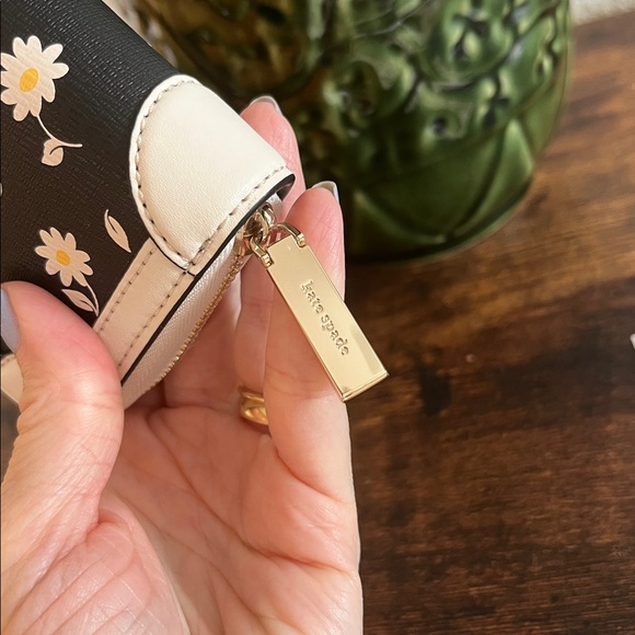 🆕 Kate Spade traveler bicolor daisy print wallet - Picture 5 of 10